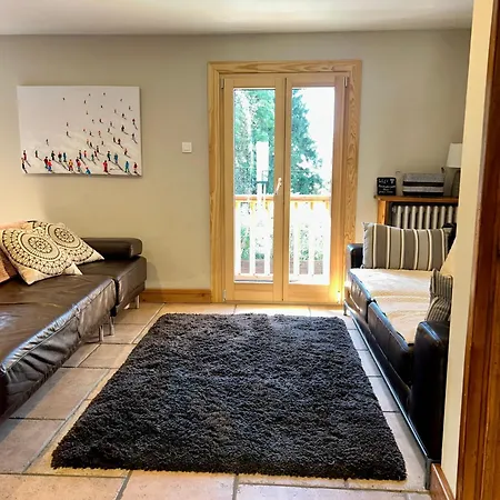 Apartment 3 Bedrooms, Whole Floor, New Kitchen, Town Centre
